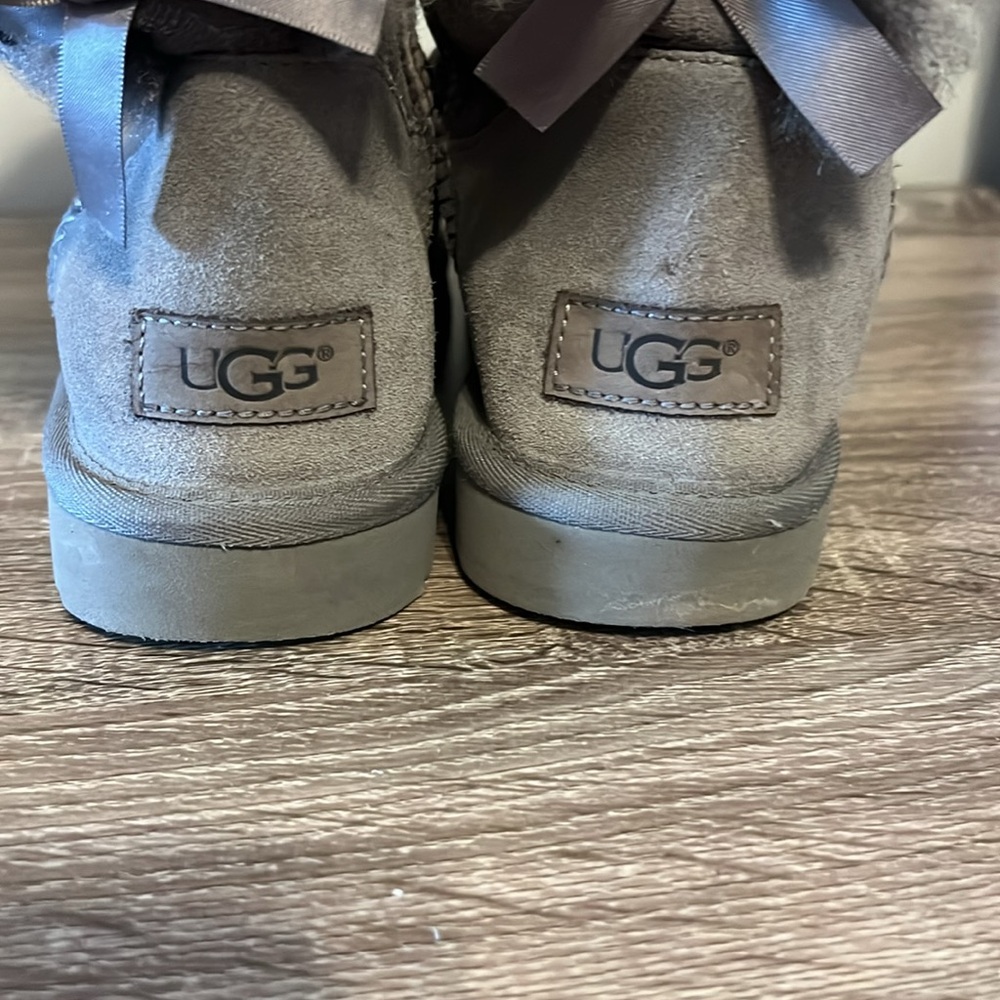 UGG Bailey Bow Short Boots – Gray, Size 8 - Picture 7 of 9